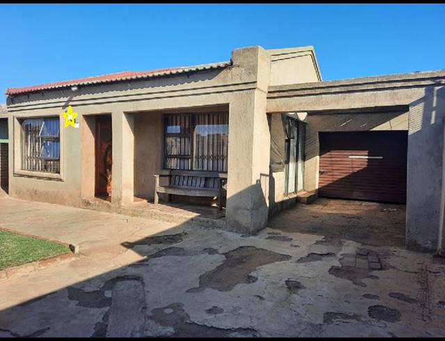 2 BEDROOM HOUSE FOR SALE IN SEBOKENG UNIT 16